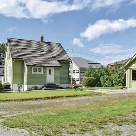 Four Bedroom Holiday In *