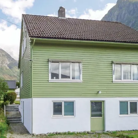 Four Bedroom Holiday In *
