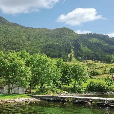 Four Bedroom Holiday In Hébergement de vacances